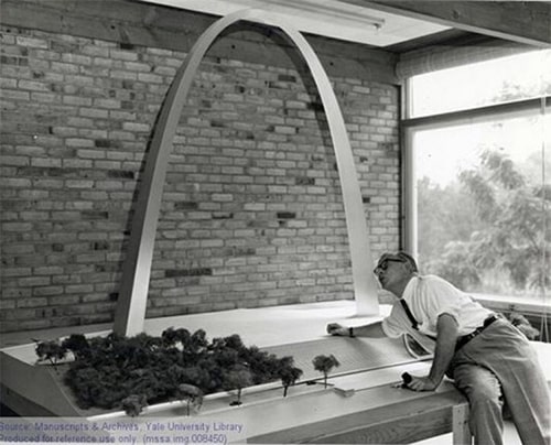 Eero Saarinen gateway