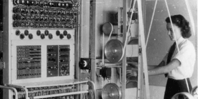 Joan Clarke Alan Turing in Gölgesindeki Kalan Bir Kadın