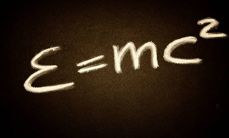 einstein e=mc2 denklemi