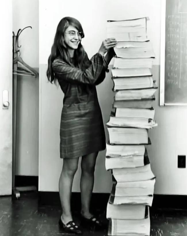 Margaret Hamilton: Ay'a Gidişi Mümkün Kılan Öncü Yazılım Mühendisi