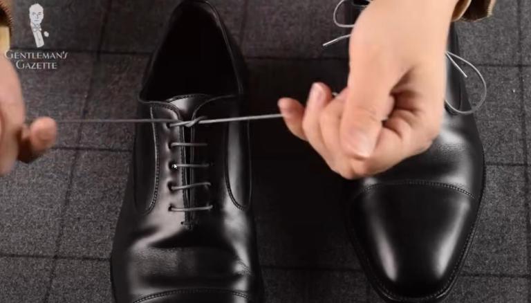 Ayakkabı Bağcıkları Neden Kendiliğinden Çözülür? Cevabını Matematik Versin!