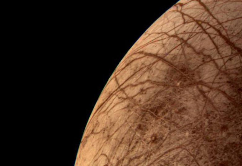 Jüpiter'in Uydusu Europa'da 